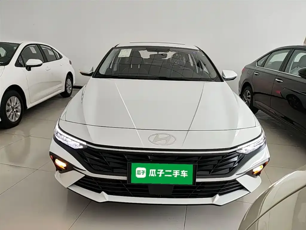 Hyundai Elantra — фото 3