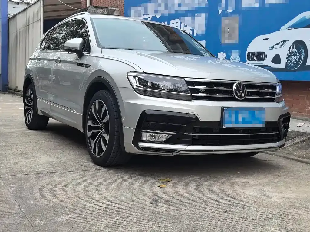 Volkswagen Tiguan L — фото 10