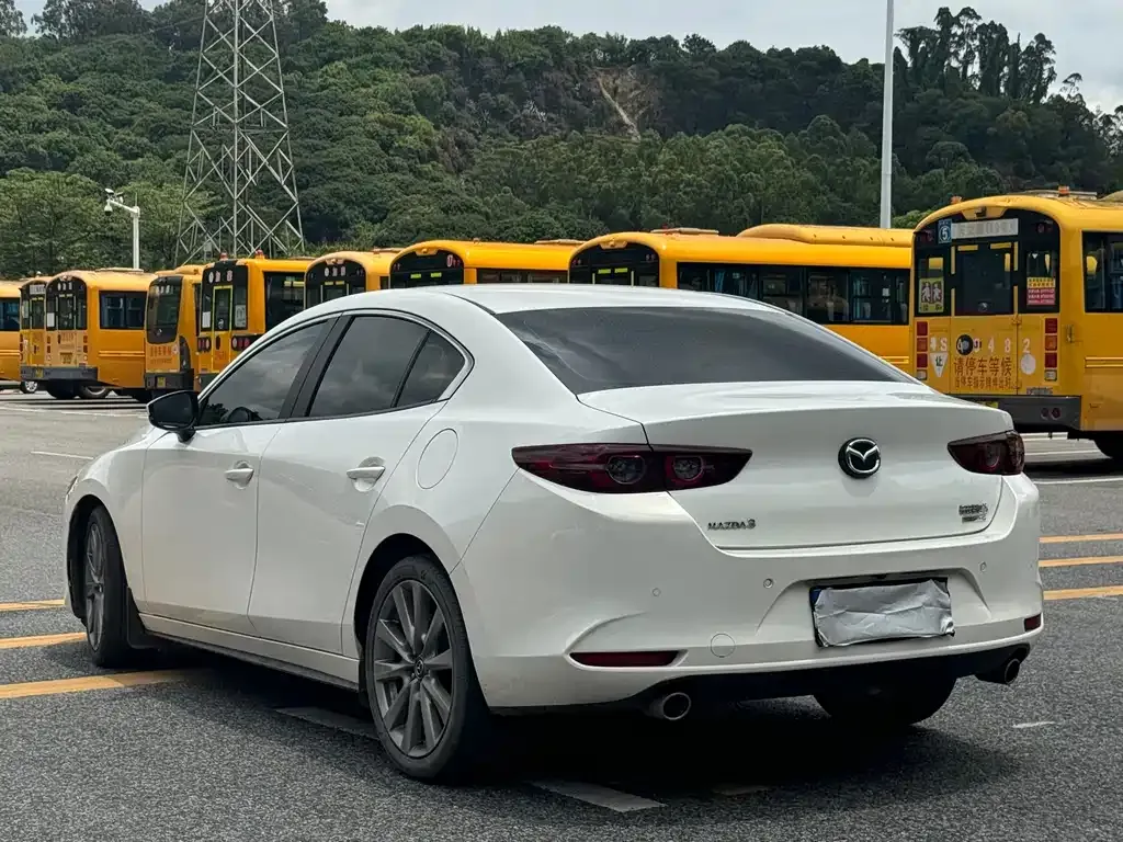 Mazda 3 Axela — фото 4