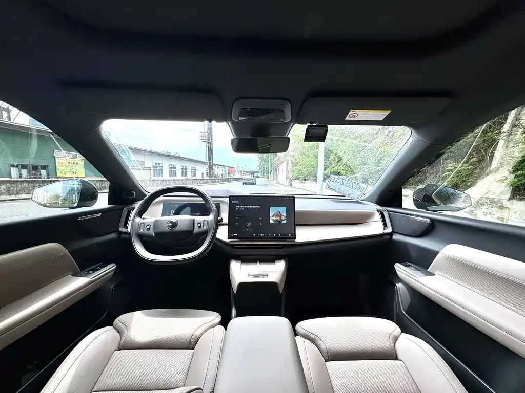 Volvo XC70 Plug-in Hybrid — фото 5