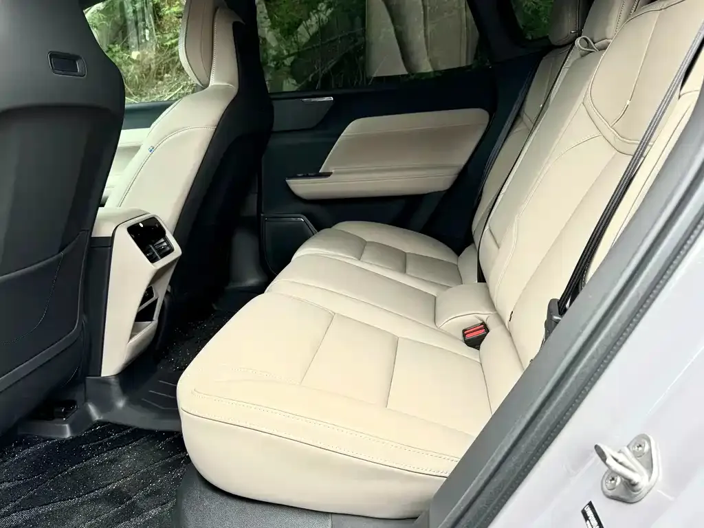 Volvo XC70 Plug-in Hybrid — фото 4