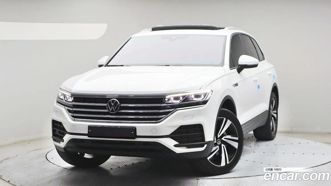 Volkswagen Touareg — фото 1