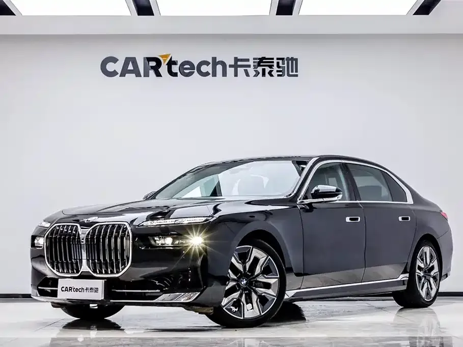 BMW 7 Series — фото 1