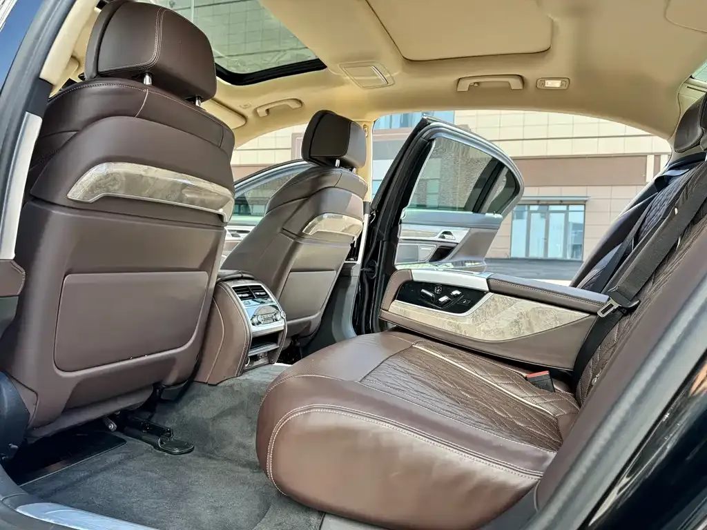 BMW 7 Series — фото 2