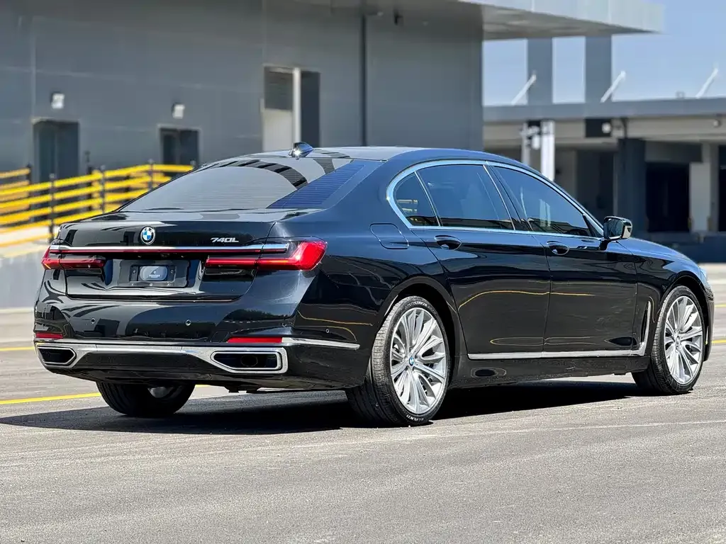 BMW 7 Series — фото 9