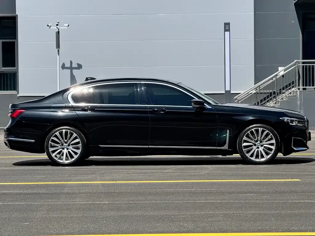 BMW 7 Series — фото 3