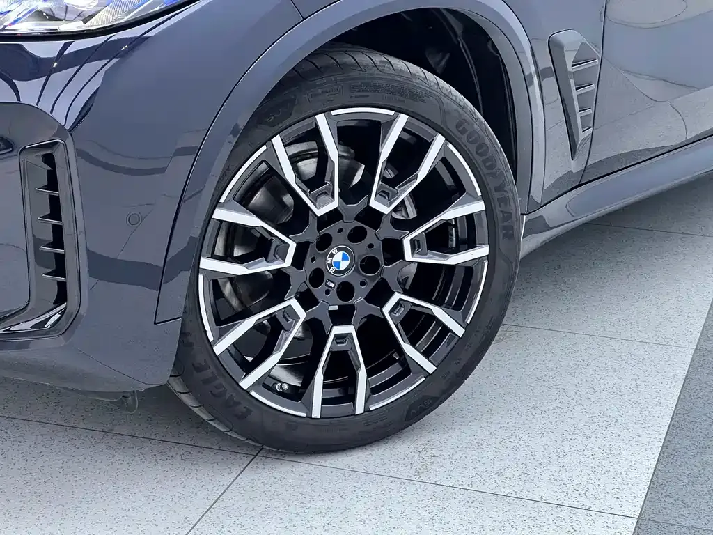 BMW X5 — фото 9