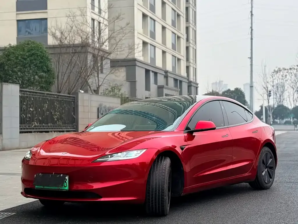 Tesla Model 3 — фото 1