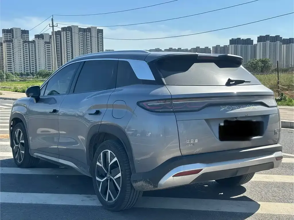 BYD L DM-i — фото 5