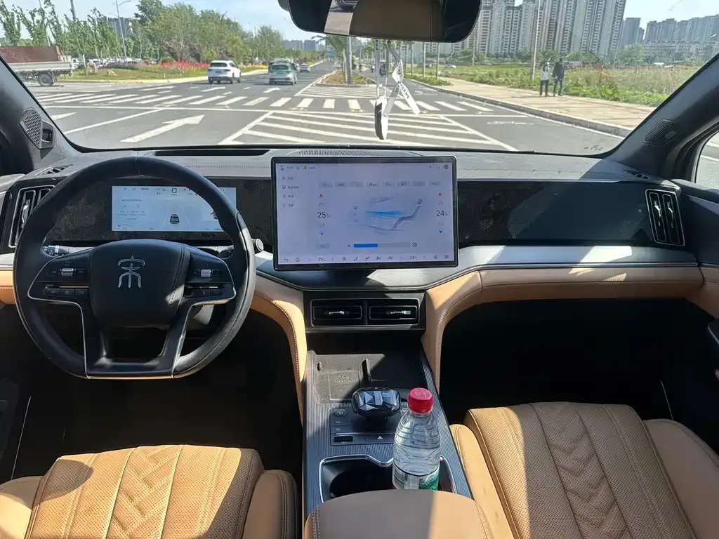 BYD L DM-i — фото 8