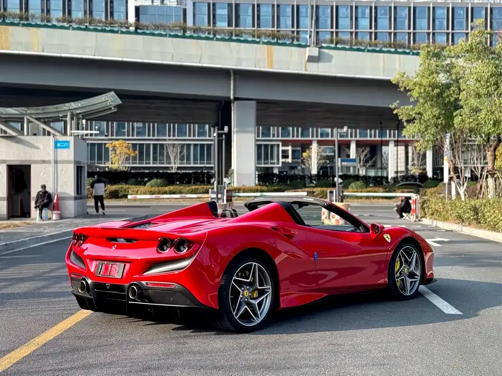 Ferrari F8 — фото 6