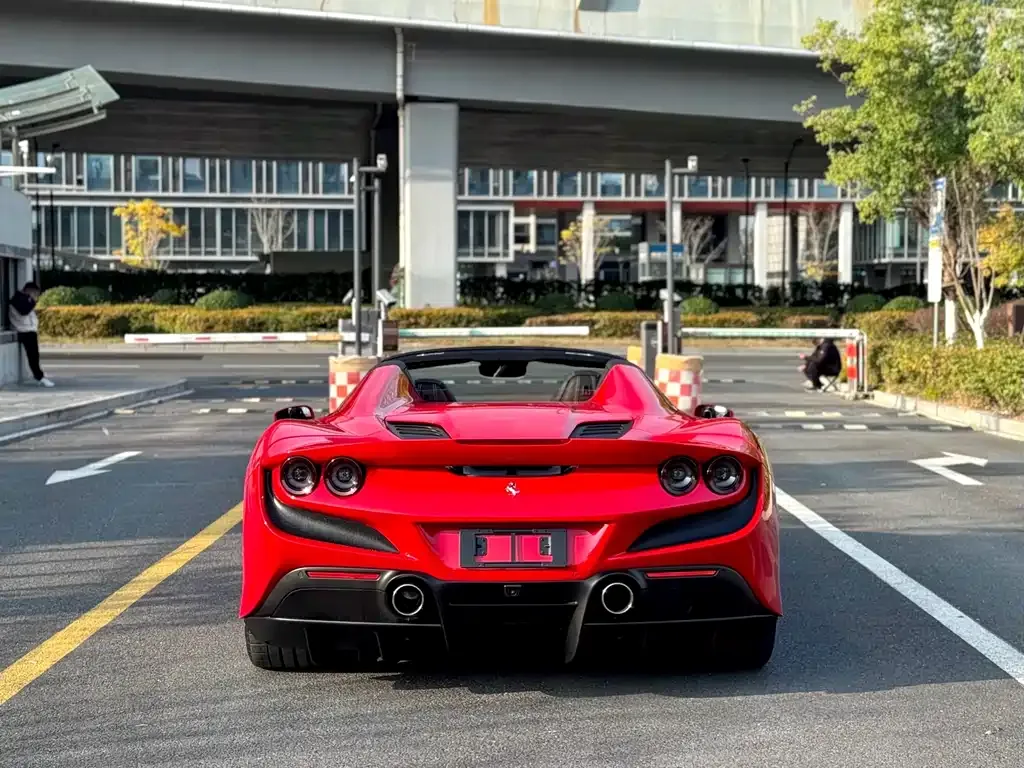 Ferrari F8 — фото 7