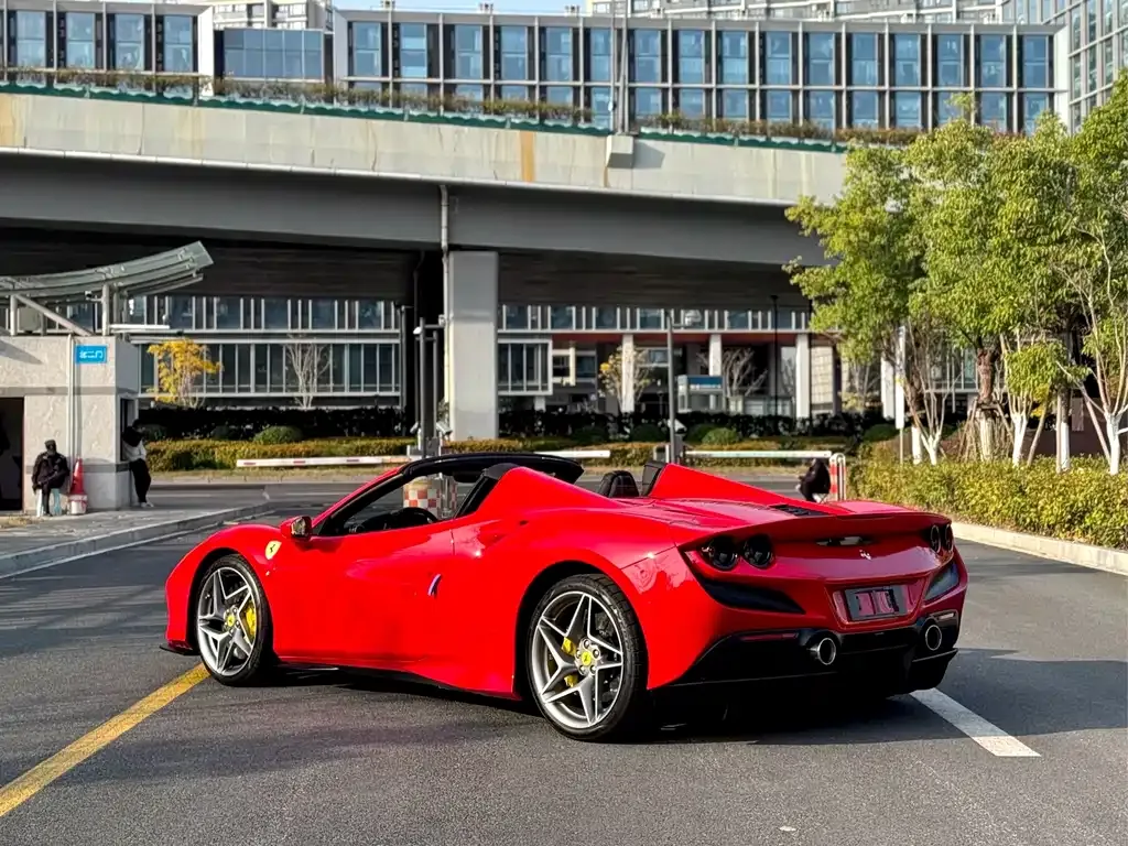 Ferrari F8 — фото 9