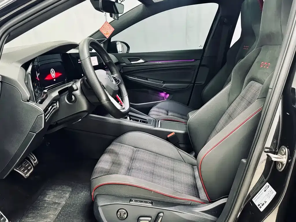 Volkswagen Golf GTI — фото 10