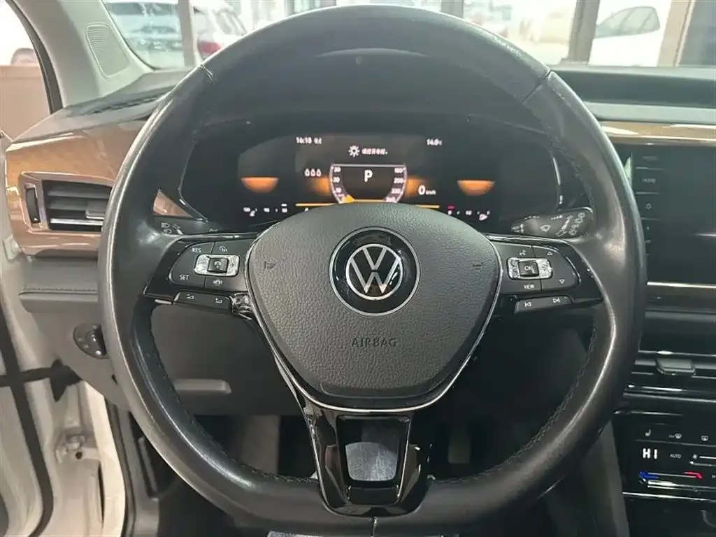 Volkswagen Tharu — фото 3
