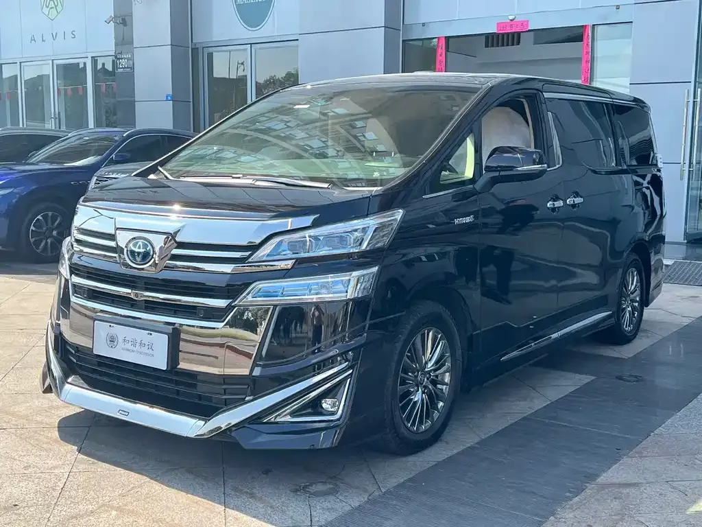 Toyota Vellfire — фото 1