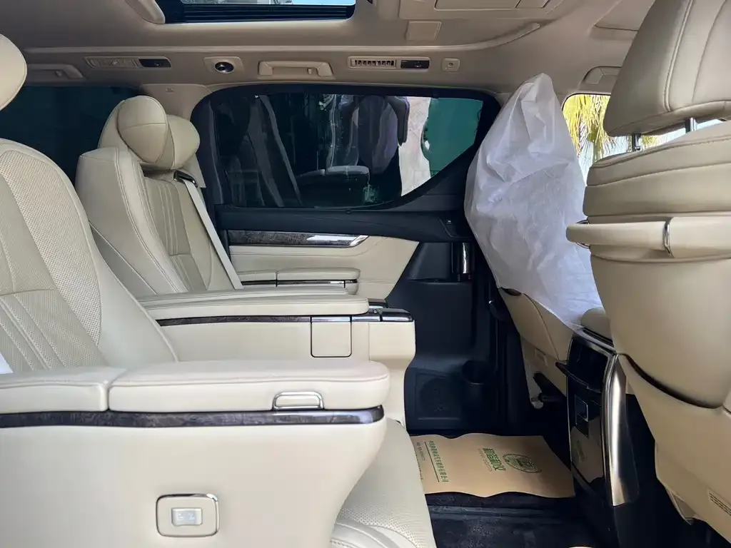 Toyota Vellfire — фото 2