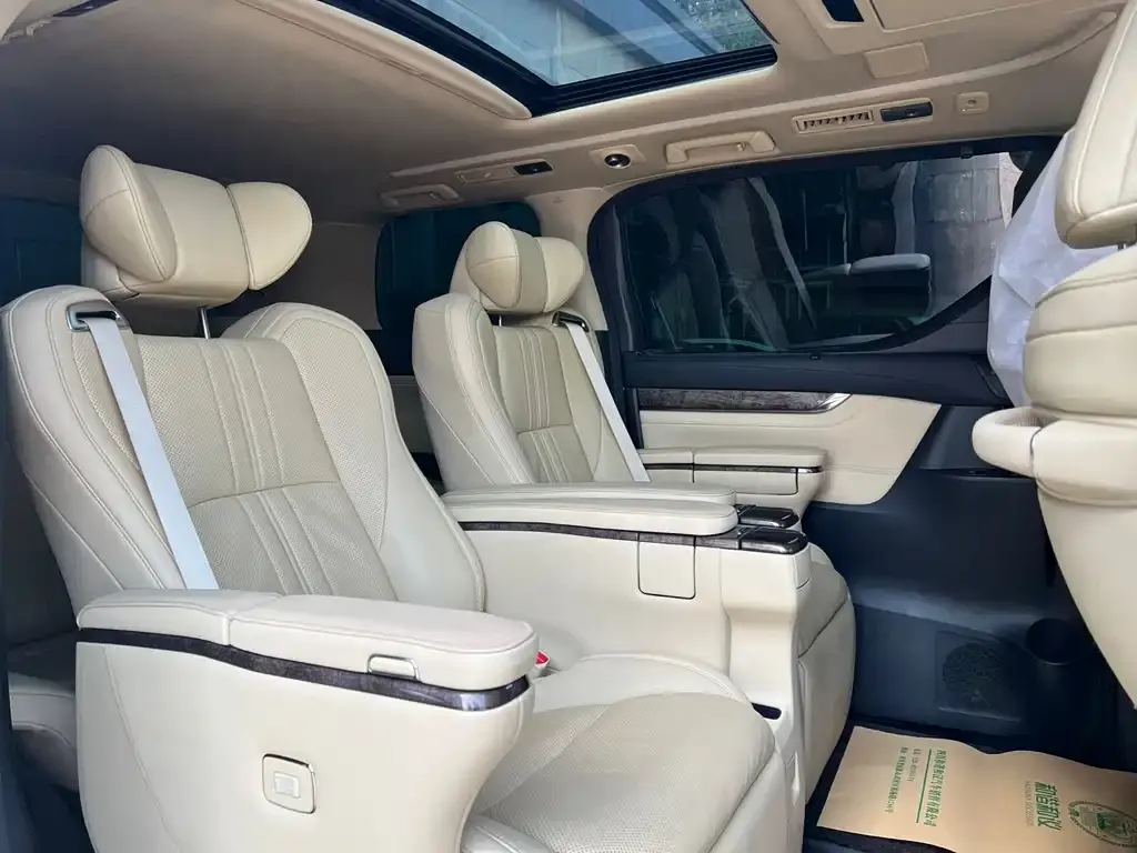 Toyota Vellfire — фото 3