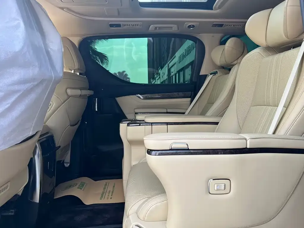 Toyota Vellfire — фото 9