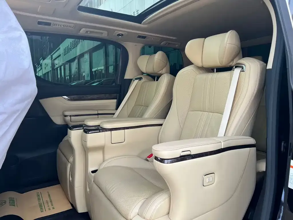Toyota Vellfire — фото 6