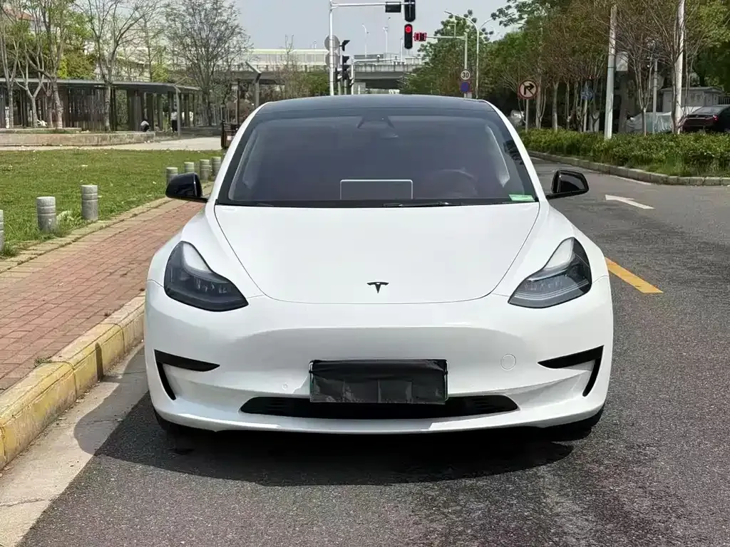 Tesla Model 3 — фото 6