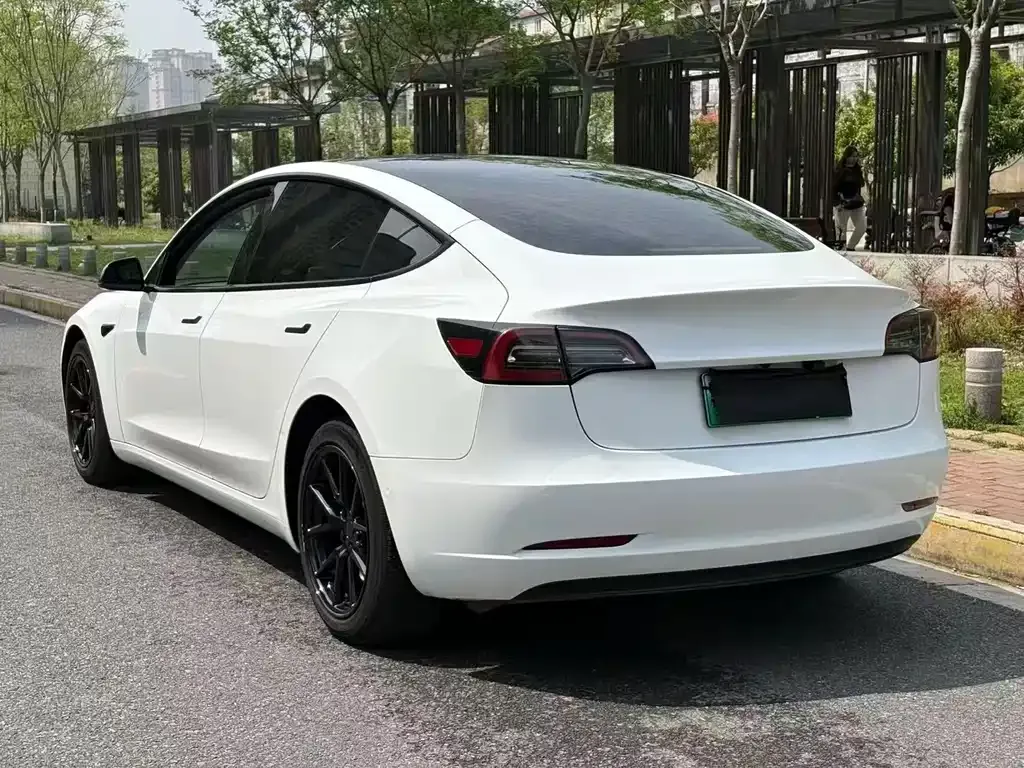 Tesla Model 3 — фото 9