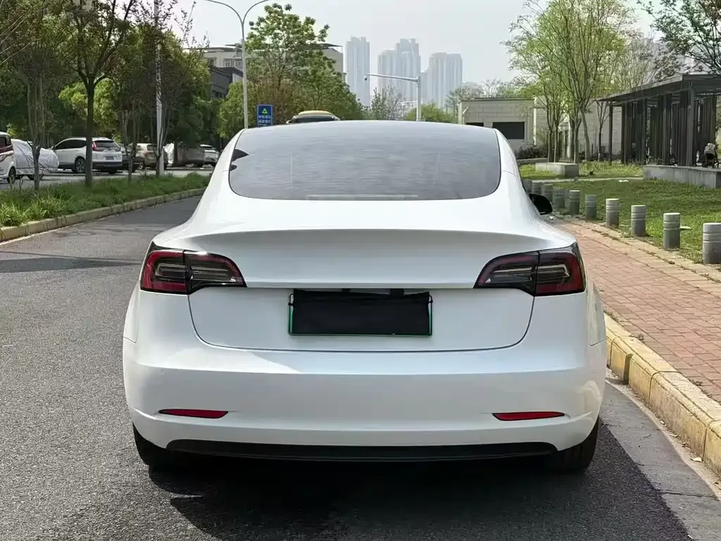 Tesla Model 3 — фото 7
