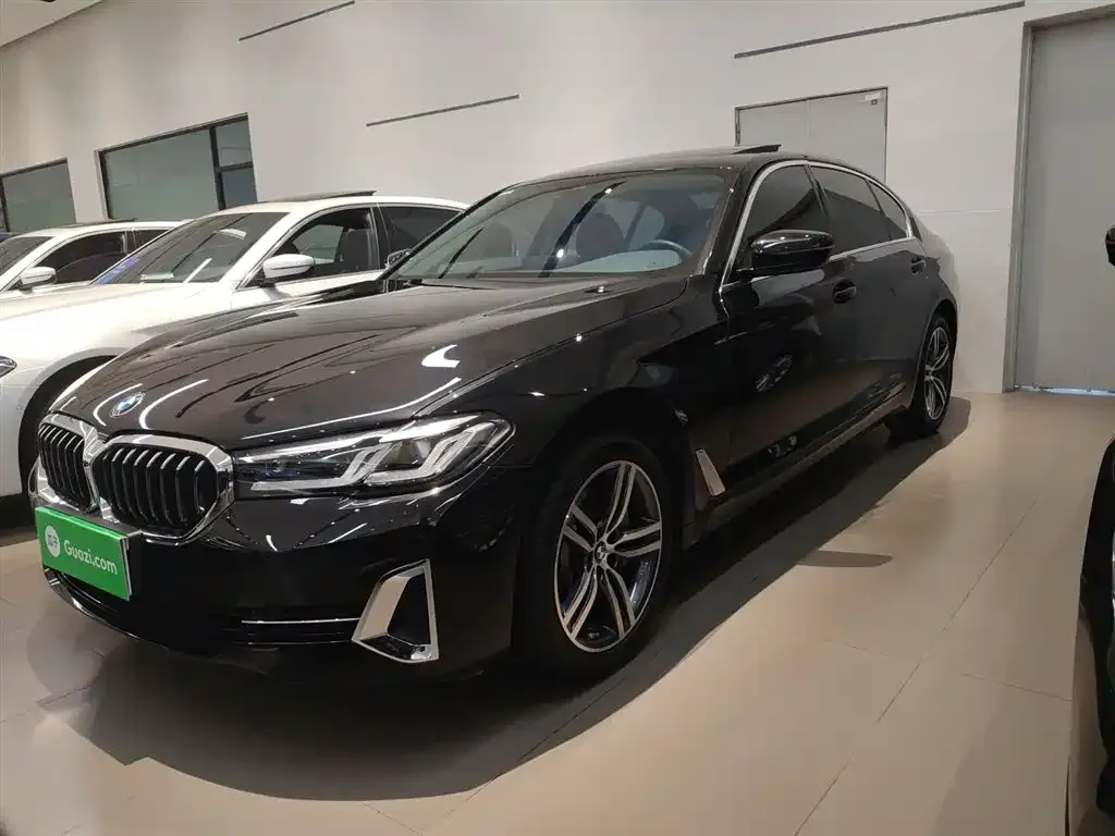 BMW 5 Series — фото 1