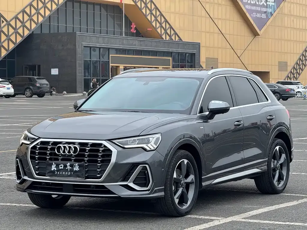 Audi Q3 — фото 1