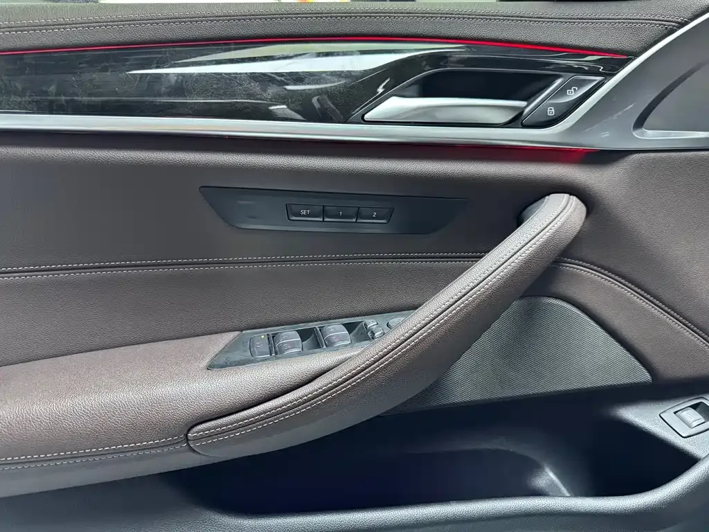 BMW 5 Series — фото 10