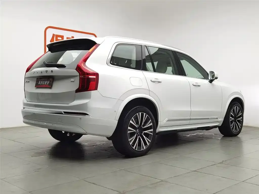 Volvo XC90 PHEV — фото 8