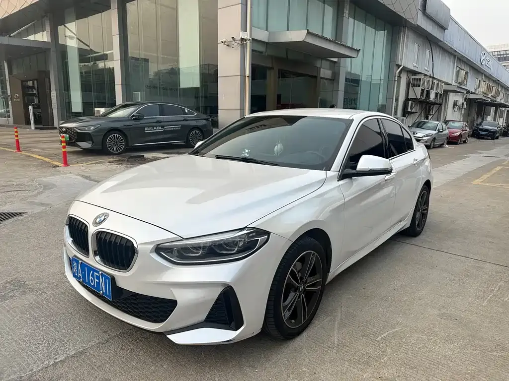 BMW 1 Series — фото 1