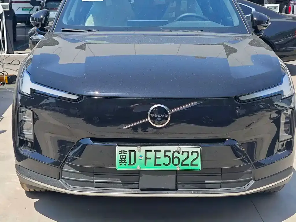 Volvo XC70 Plug-in Hybrid — фото 1