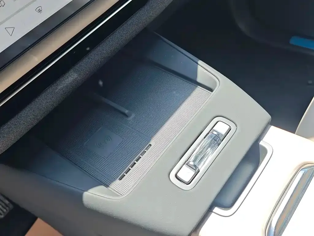 Volvo XC70 Plug-in Hybrid — фото 8