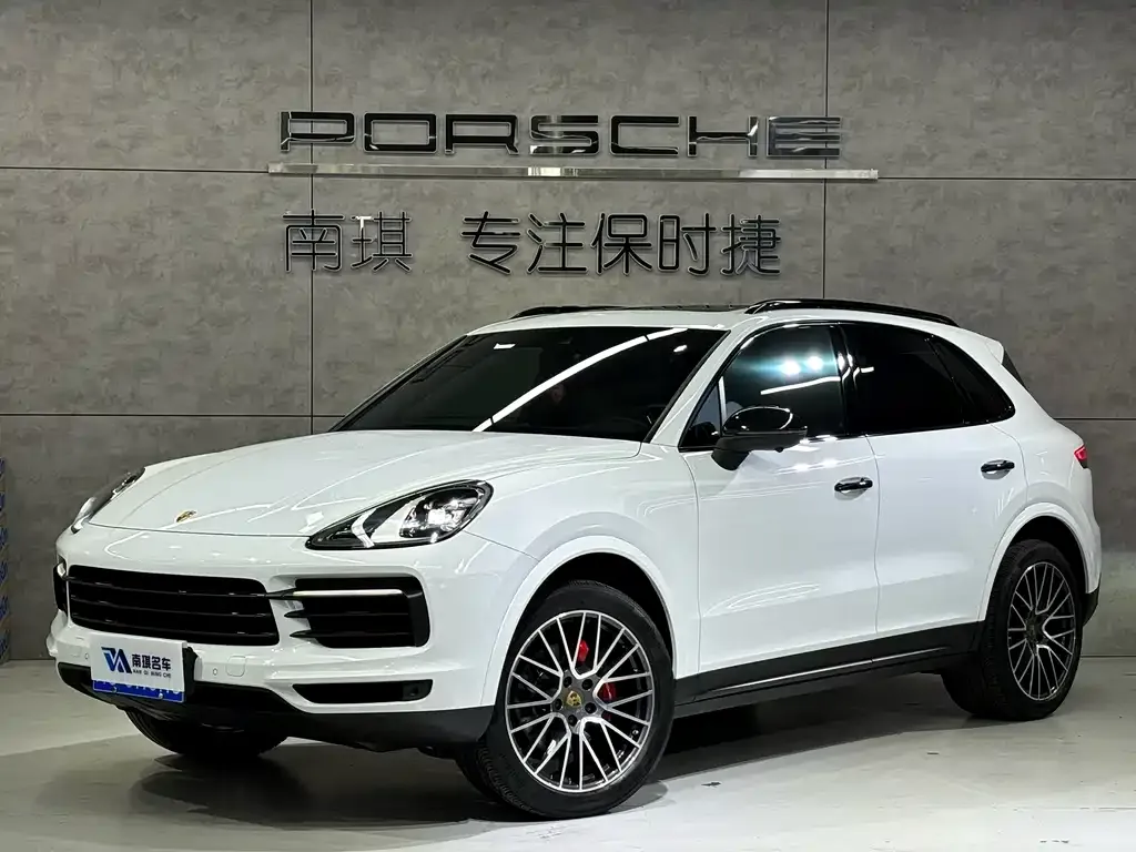 Porsche Cayenne — фото 1