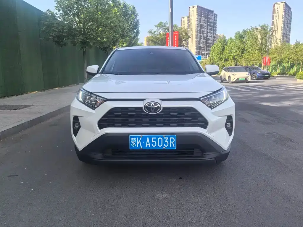 Toyota RAV4 — фото 9
