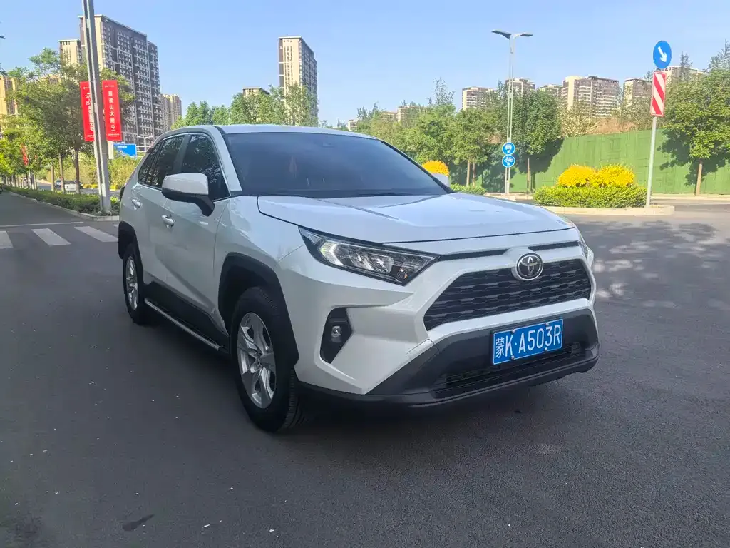 Toyota RAV4 — фото 6