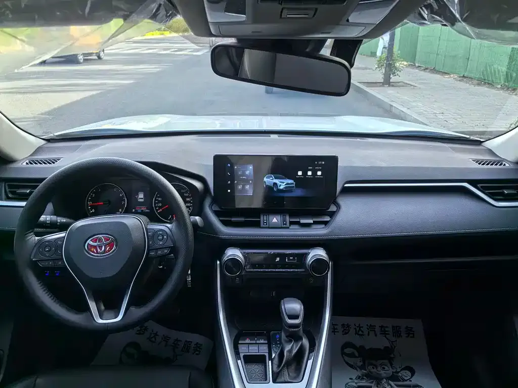 Toyota RAV4 — фото 4
