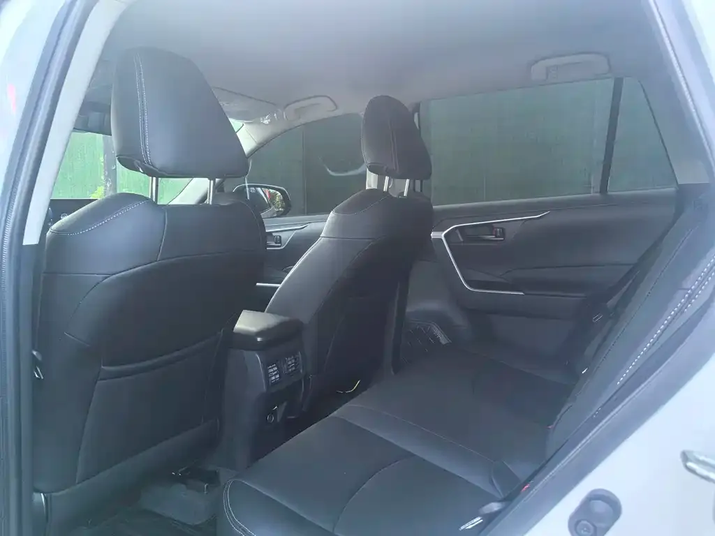 Toyota RAV4 — фото 2