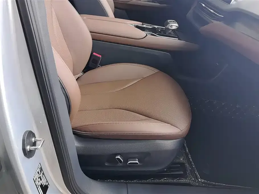 Hongqi E-QM5 — фото 8