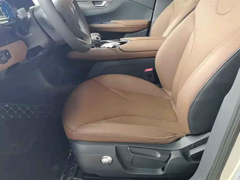 Hongqi E-QM5 — фото 3