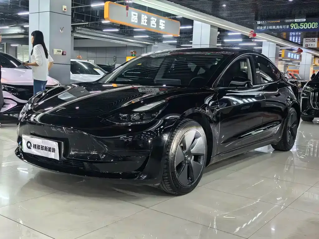 Tesla Model 3 — фото 1