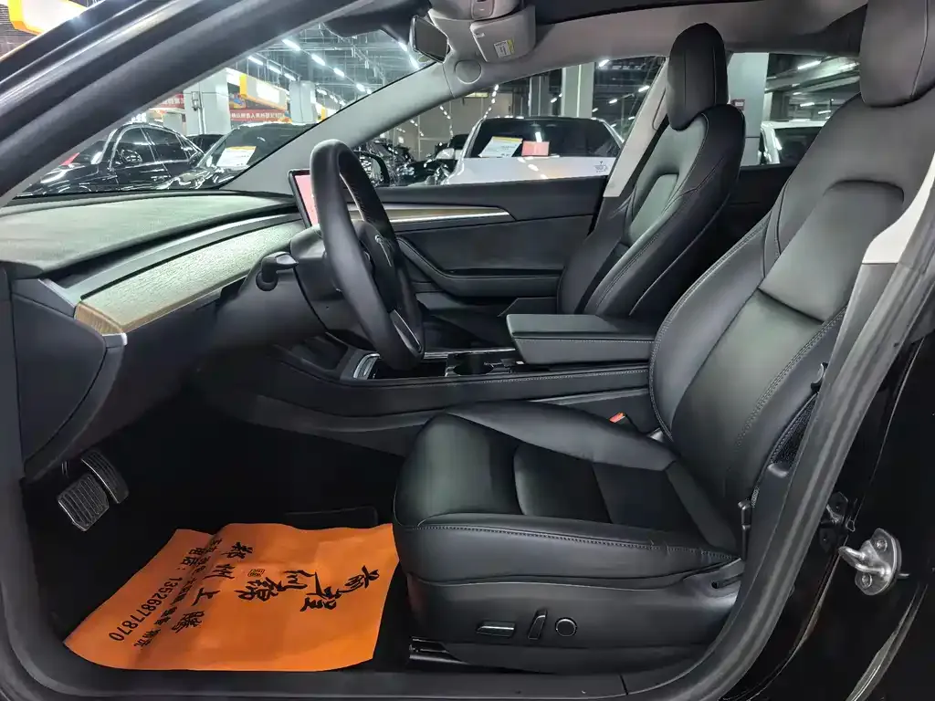 Tesla Model 3 — фото 4