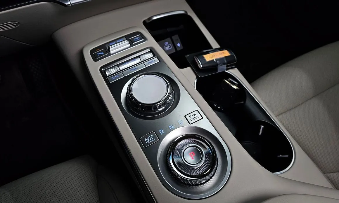 Genesis GV70 — фото 2
