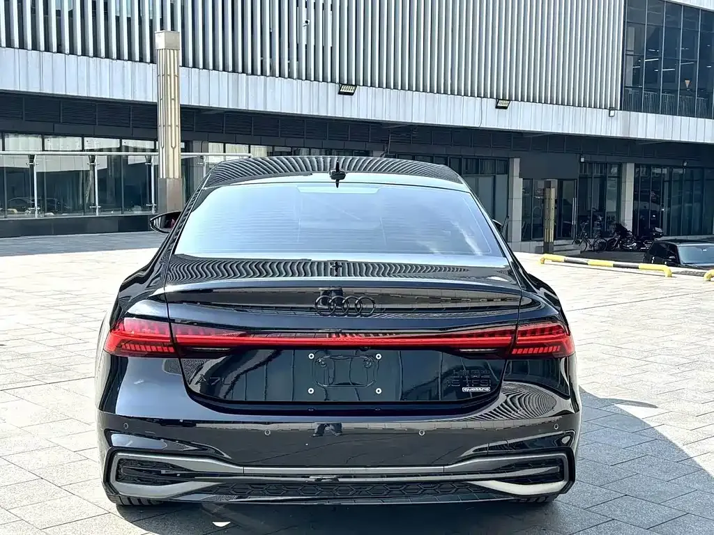 Audi A7L — фото 2