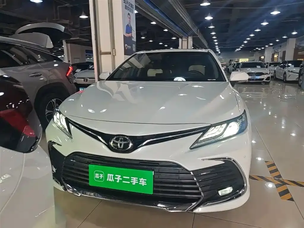 Toyota Camry — фото 9