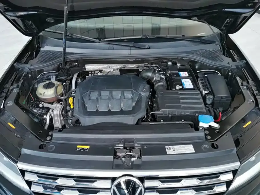 Volkswagen Tiguan L — фото 10