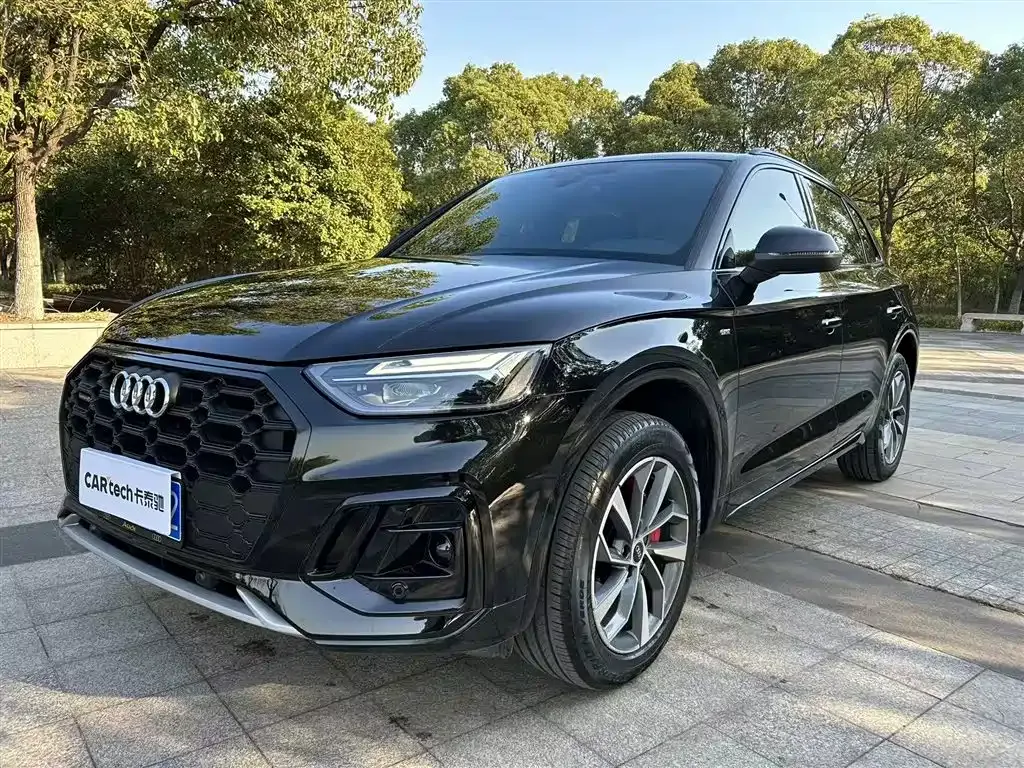 Audi Q5L — фото 1