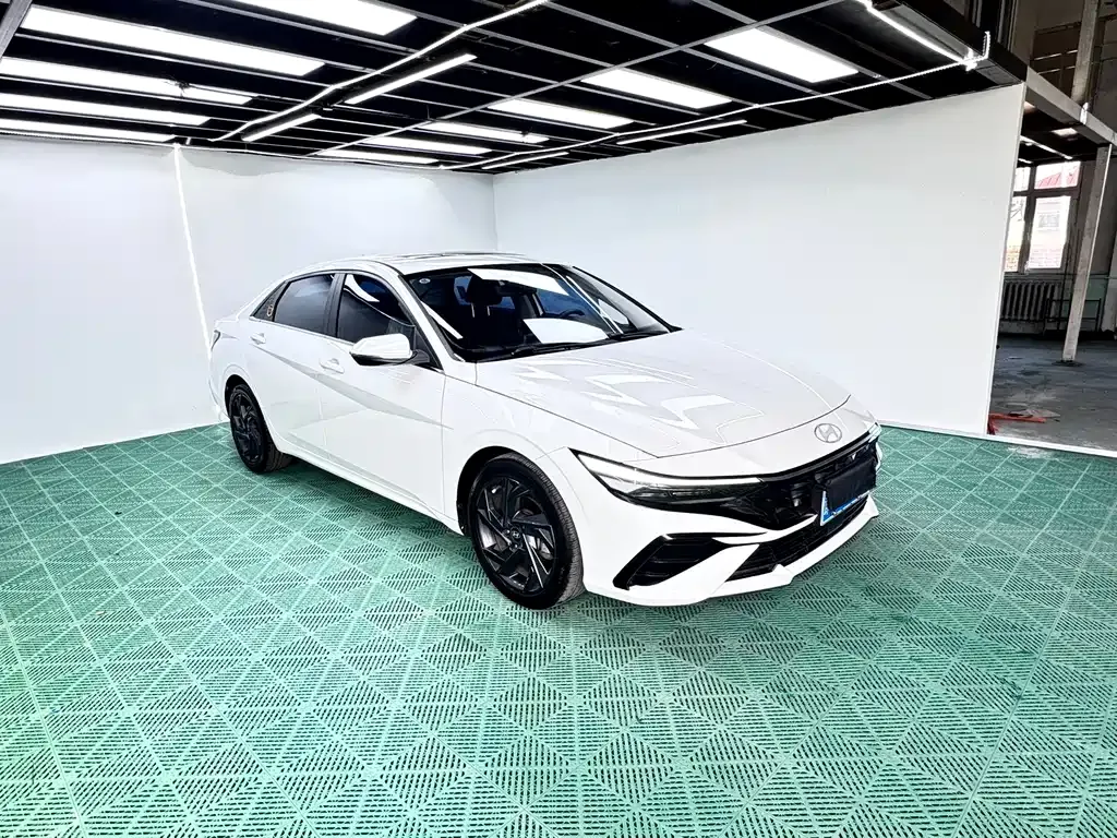 Hyundai Elantra — фото 7