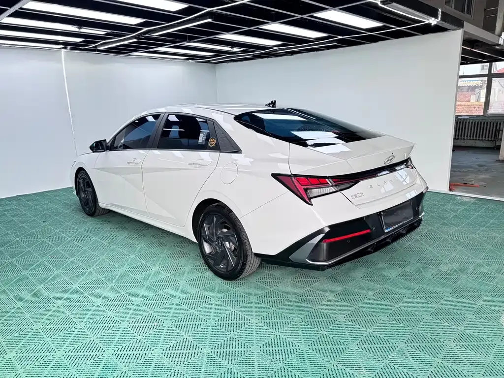 Hyundai Elantra — фото 9